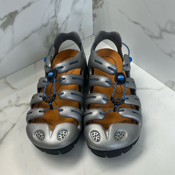 keen water hiking shoes